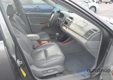 2003 Toyota Camry Xle z USA, uszkodzony, nr VIN 4T1BE30K83U654640